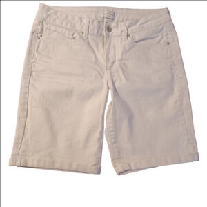 JESSICA SIMPSON WHITE JEAN SHORTS, SIZE 28.